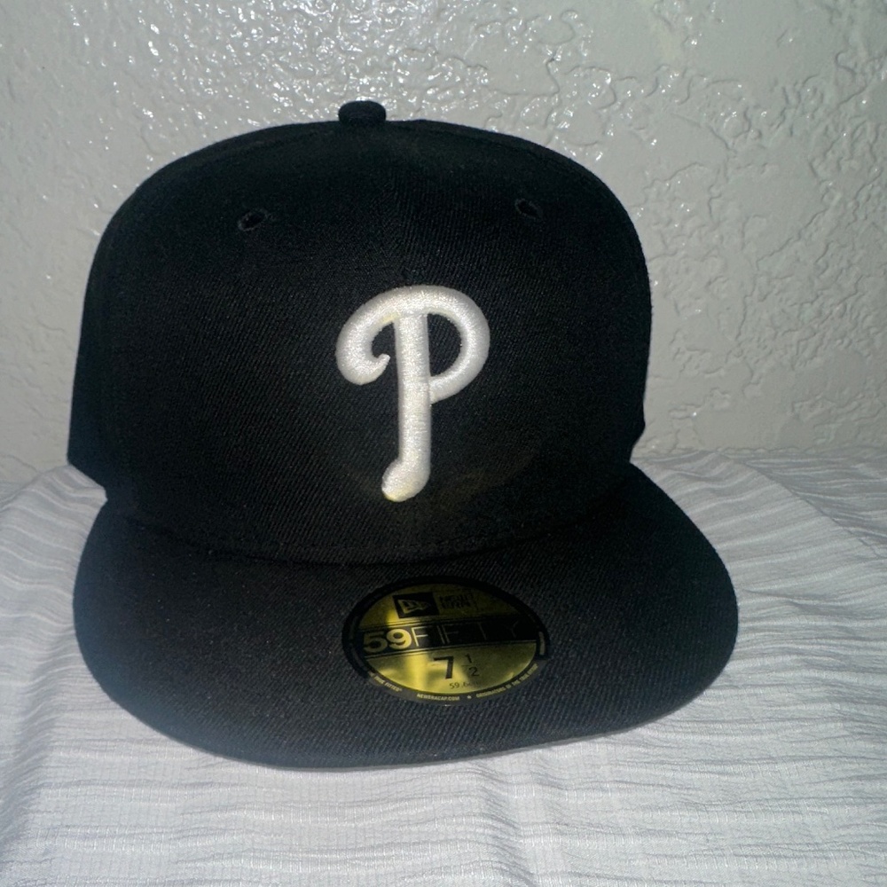 Phillies P hat size 7 1/2
